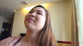 Essa garota asiática prefere o acabar recheada como missionária.