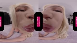 A loira fica de quatro como uma puta e fode em VR A loira fica de quatro como uma puta e fode em VR