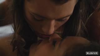 Scarlit Scandal e Piper Cooper em estimulação íntima