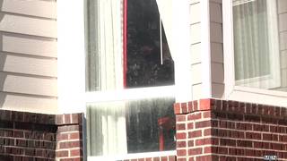 Espionando Johnny e chupando seu pênis Espionando Johnny e chupando seu pênis