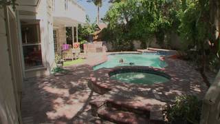 Blackette com uma buceta trespassada está levando uma surra Blackette com uma buceta trespassada está levando uma surra