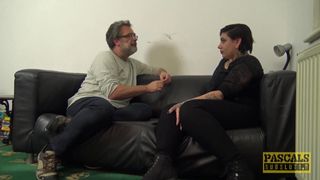 Lily Brutal adora que um homem maduro como Pascal White a submeta