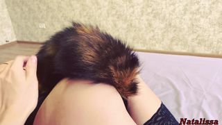 A jovem Natalissa, seu dildo no traseiro e seu pau por trás