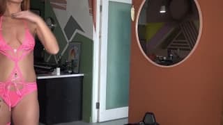 Scarlett Mae em uma boa cena de hardcore Scarlett Mae em uma boa cena de hardcore