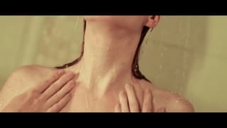 Vídeo sensual de Marina excitada no chuveiro Vídeo sensual de Marina excitada no chuveiro