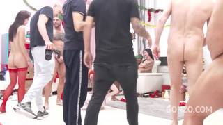 Nos bastidores de uma festa de Natal pornô