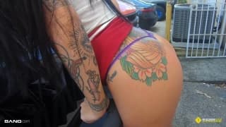 A vagabunda Lilith Morningstar é fodida à vontade na garagem A vagabunda Lilith Morningstar é fodida à vontade na garagem