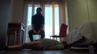 Femdom francesa transa com um exibicionista pervertido