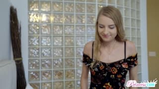 Essa vadiazinha quer transar com seu padrasto