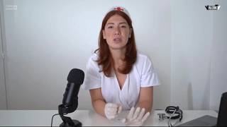 Enfermeira ruiva mostra seus peitos durante ASMR Enfermeira ruiva mostra seus peitos durante ASMR