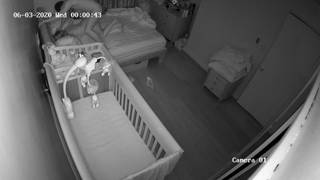 Eles foram pegos pela câmera que vigiaba o bebê