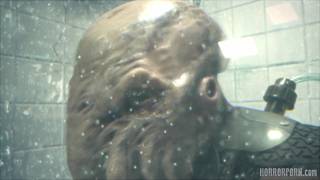 Monstro fode a buceta de uma cientista