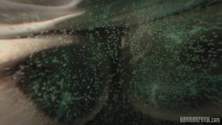 Monstro fode a buceta de uma cientista