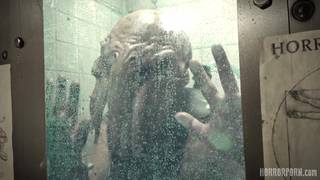 Monstro fode a buceta de uma cientista