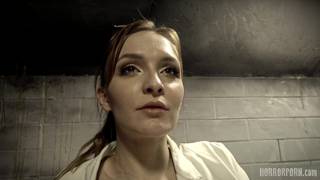 Monstro fode a buceta de uma cientista