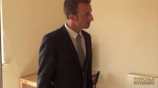 Pascal White comendo uma Milf inglesa no sofá! Pascal White comendo uma Milf inglesa no sofá!