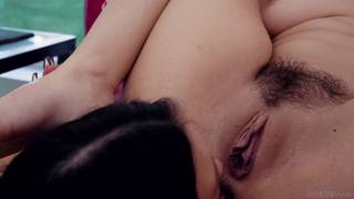 Lésbicas Kuleana e Payton Preslee fodendo forte como lésbicas Lésbicas Kuleana e Payton Preslee fodendo forte como lésbicas