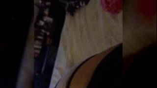 Grande vadia peituda se excitando em casa Grande vadia peituda se excitando em casa