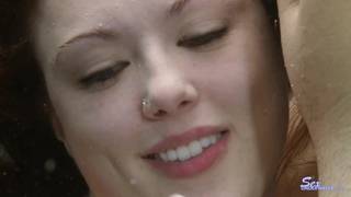 Sexo embaixo d'água é o que Cammie Fox quer