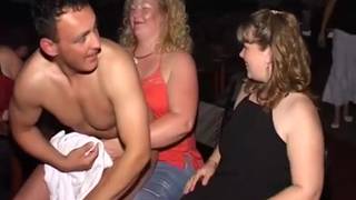 Todas essas putas selvagens querem pênis