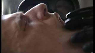 Thom Barron fodido brutalmente por um soldado de uniforme Thom Barron fodido brutalmente por um soldado de uniforme