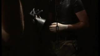 Espalhado acaba esse gajo com um punho diretamente na bunda Espalhado acaba esse gajo com um punho diretamente na bunda