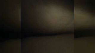 Ela adora ser fodida por trás e sentir a porra nas nádegas Ela adora ser fodida por trás e sentir a porra nas nádegas