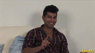 Danny Camacho se joga em si mesmo Danny Camacho se joga em si mesmo