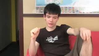 O jovem gay Ash tem o pênis duro como uma rocha O jovem gay Ash tem o pênis duro como uma rocha