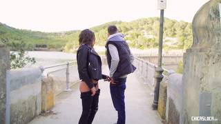 Alberto Blanco e Verona Sky dando uma foda na ponte ao ar livre Alberto Blanco e Verona Sky dando uma foda na ponte ao ar livre