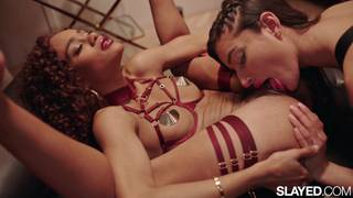 As lésbicas Eimly e Scarlit gostam de transar com lingerie sexy As lésbicas Eimly e Scarlit gostam de transar com lingerie sexy