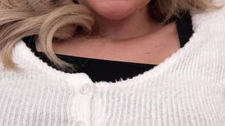 Charlotte no centro das atenções no dia do vídeo