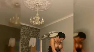 Mulher trans transa com sua amante trans submissa