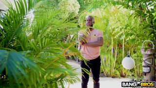 Evelyn Payne chupa seu vibrador em preparação para o próximo filme da BBC