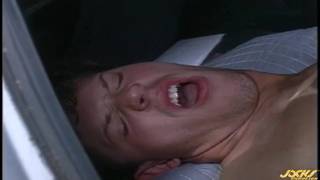 Sexo anal gay na traseira do carro