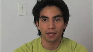 Javier mostrando seu rabo peludo enquanto bate uma punheta