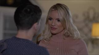 Rachael Cavalli vai montar um pobre rapaz Rachael Cavalli vai montar um pobre rapaz