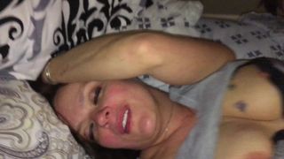 Minha namorada chupa meu pau avidamente