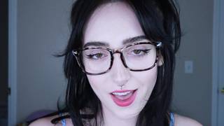 Uma morena linda e travessa chupa um pau Uma morena linda e travessa chupa um pau