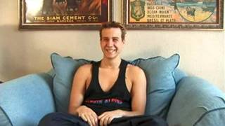 Ezequelle bate punheta e toma banho