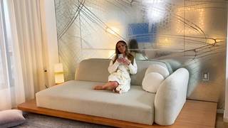 Johnny Sins transa com uma vagabunda de lingerie vermelha