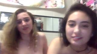 Vídeo de sexo lésbico entre namoradas amadoras Vídeo de sexo lésbico entre namoradas amadoras