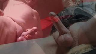 Oito copiosas ejaculações da pila do velho masturbador Oito copiosas ejaculações da pila do velho masturbador