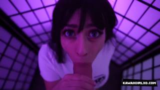 Kawaii Girl chupa o pau e engole com prazer