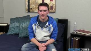 O galã Ian Dempsey explode do seu pau