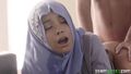 Garota tímida com hijab é fodida analmente