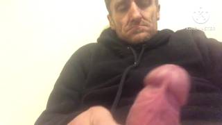 Sacudo meu cappuccino e finalmente esvazio minhas bolas com prazer. Sacudo meu cappuccino e finalmente esvazio minhas bolas com prazer.