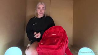 Amadora loira e vagabunda se fode com um brinquedo Amadora loira e vagabunda se fode com um brinquedo