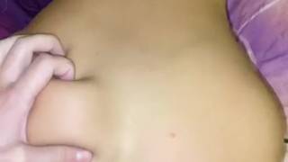 Jovem safada é fodida no quarto com prazer