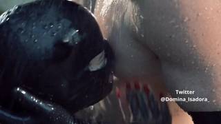 Uma cena de masoquismo e dominação sexual Uma cena de masoquismo e dominação sexual